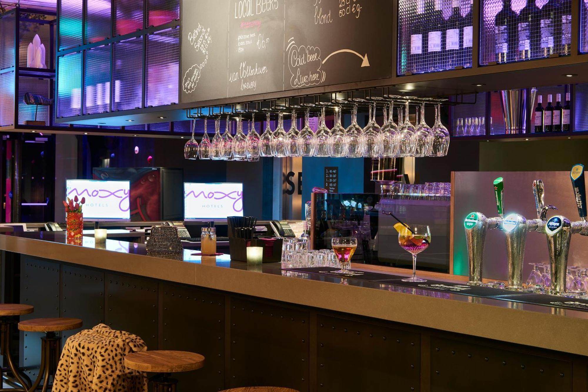 Moxy Amsterdam Schiphol Airport Hotel Hoofddorp Eksteriør billede